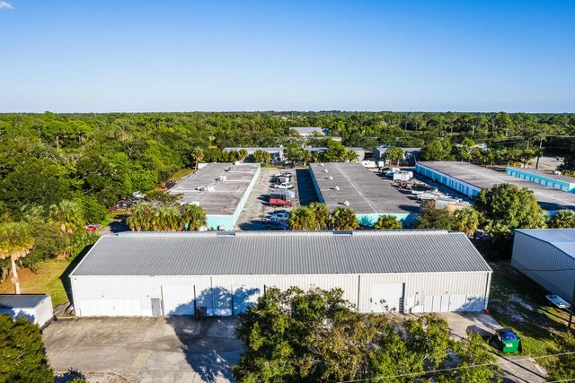 4 of 6 - 820 35th Court Sw, Vero Beach, FL