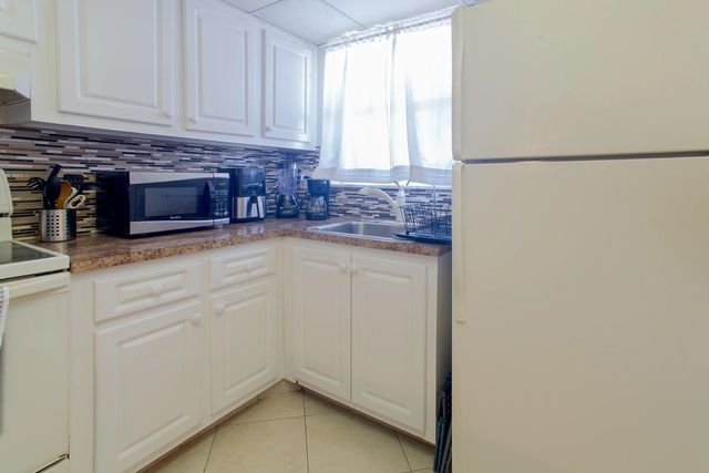 2 of 54 - 3091 E Sun Sunrise Lakes Drive E #207, Sunrise, FL