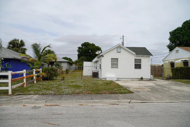 4 of 40 - 908 W 5th Street, Riviera Beach, FL