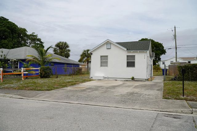5 of 40 - 908 W 5th Street, Riviera Beach, FL