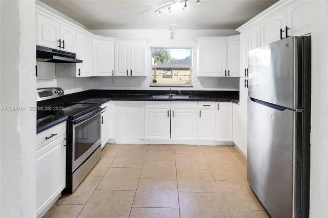3 of 31 - 1722 Nw 8th Court, Fort Lauderdale, FL