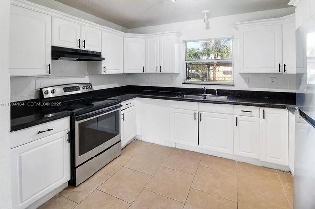 4 of 31 - 1722 Nw 8th Court, Fort Lauderdale, FL