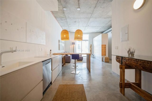 2 of 32 - 2001 Meridian Avenue #512, Miami Beach, FL
