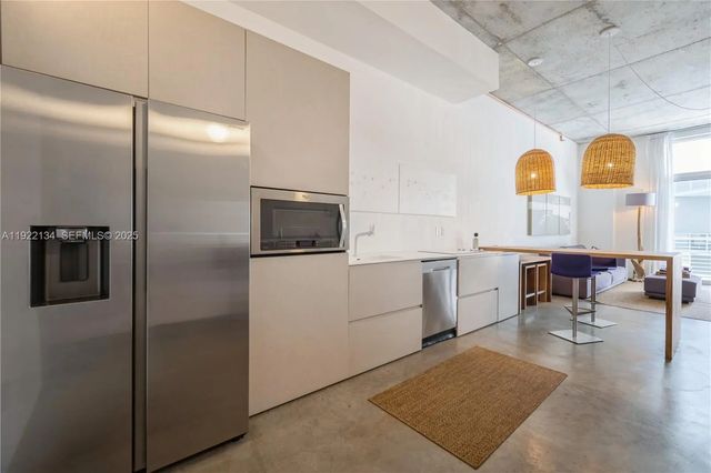 3 of 32 - 2001 Meridian Avenue #512, Miami Beach, FL