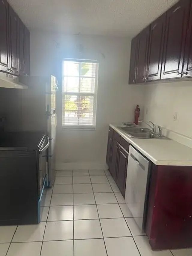4 of 11 - 900 Ne 26 Street #15, Wilton Manors, FL