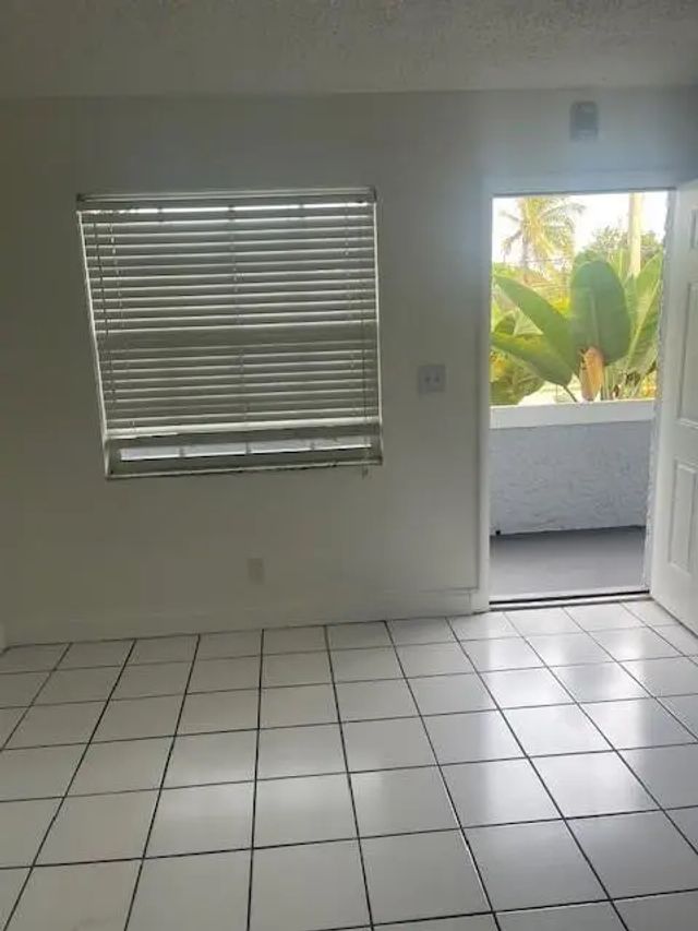 5 of 11 - 900 Ne 26 Street #15, Wilton Manors, FL