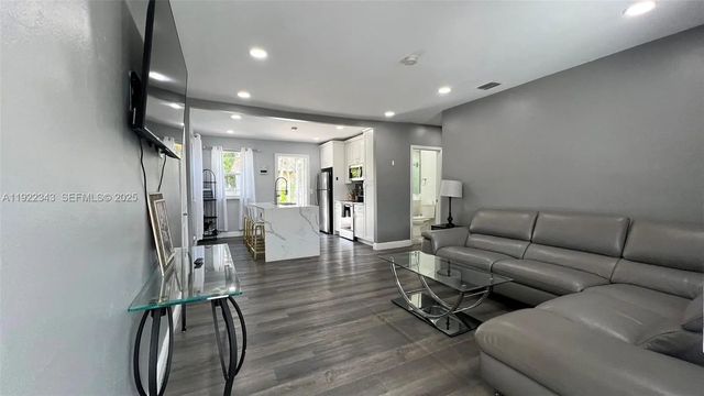 4 of 22 - 1401 Ne 14th Court, Fort Lauderdale, FL