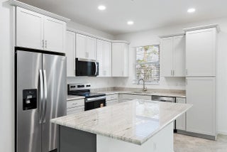 Photo of Listing #R11144229