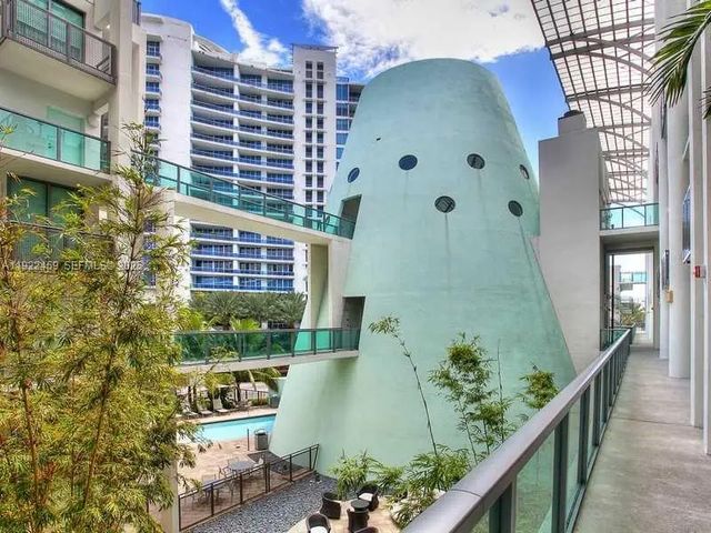 6000 Collins Avenue #521, Miami Beach