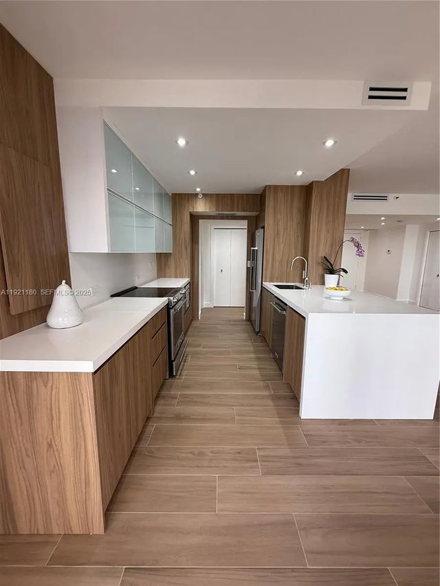3 of 56 - 20191 E Country Club Drive #504, Aventura, FL