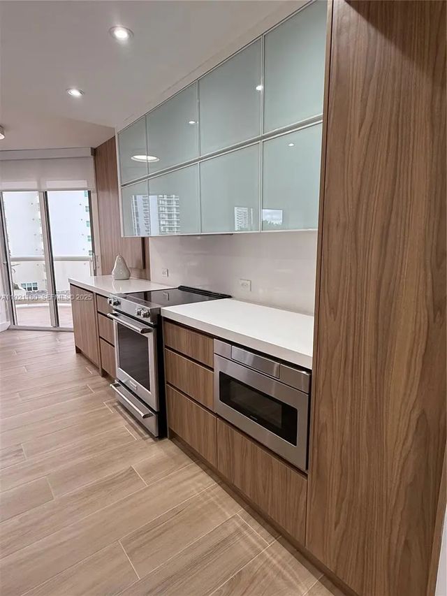 4 of 56 - 20191 E Country Club Drive #504, Aventura, FL