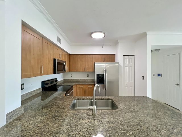 5 of 24 - 6450 Emerald Dunes Drive #301, West Palm Beach, FL