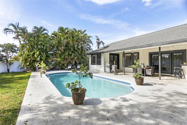 Photo of Listing #R11144437