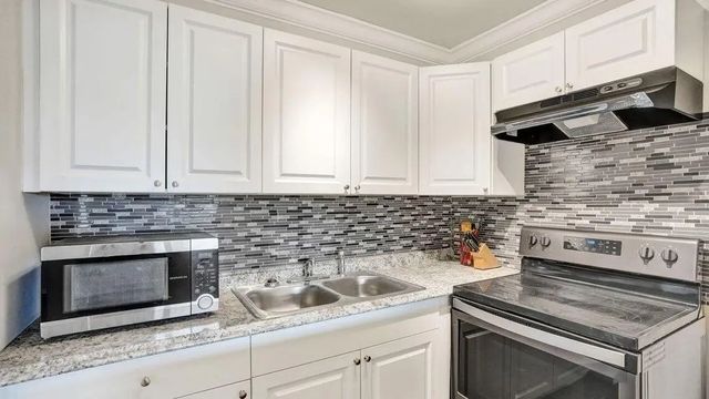 118 Sheffield E, West Palm Beach