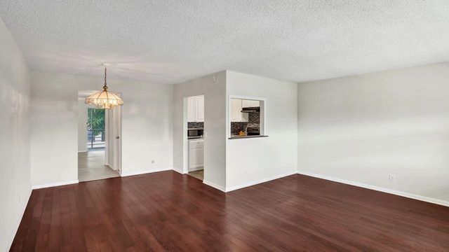 2 of 18 - 118 Sheffield E, West Palm Beach, FL