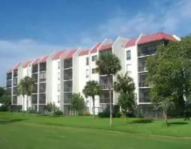3050 Presidential Way #206, West Palm Beach