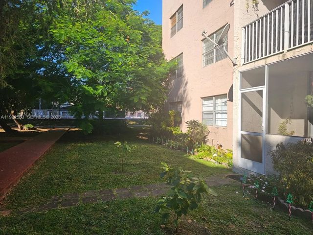 8411 Nw 8th Street #111, Miami