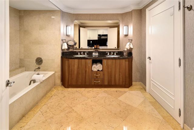 3 of 17 - 601 N Ft Lauderdale Bch Boulevard #905, Fort Lauderdale, FL