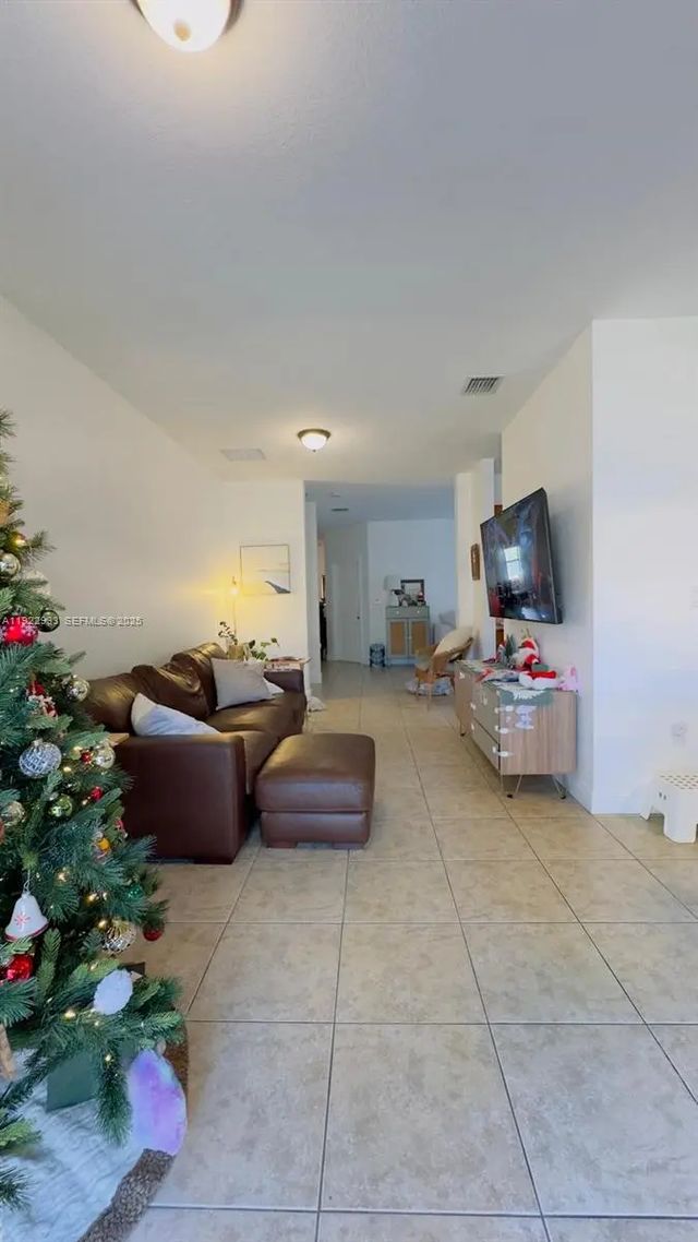 4 of 16 - 10131 Nw 10th Street, Miami, FL