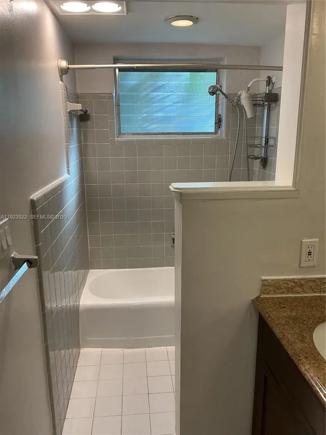 4 of 11 - 2716 Ne 30th Place #103c, Fort Lauderdale, FL