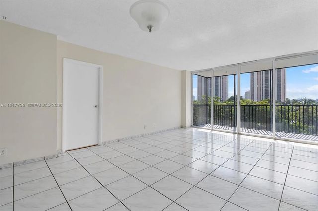 5 of 16 - 3101 N Country Club Drive #504, Aventura, FL