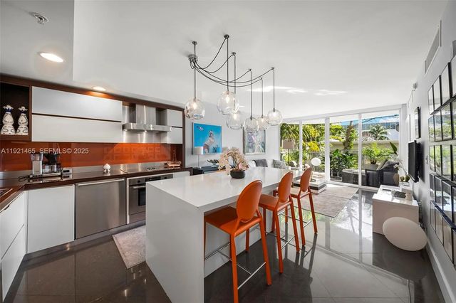 2155 Washington Court #205, Miami Beach