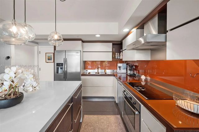 5 of 14 - 2155 Washington Court #205, Miami Beach, FL