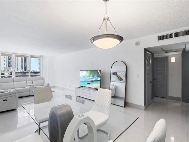 4 of 12 - 19370 E Collins Avenue #625, Sunny Isles Beach, FL