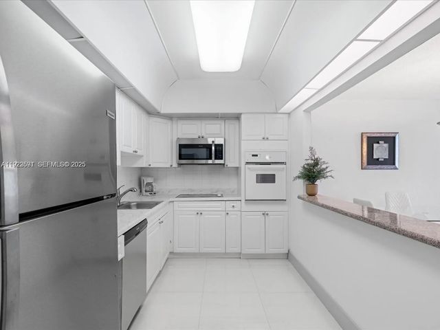 5 of 12 - 19370 E Collins Avenue #625, Sunny Isles Beach, FL