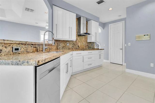4 of 41 - 1547 Mariner Way, Hollywood, FL
