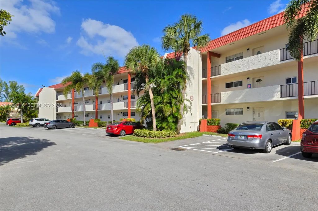 9500 N Hollybrook Lake Drive #202, Pembroke Pines
