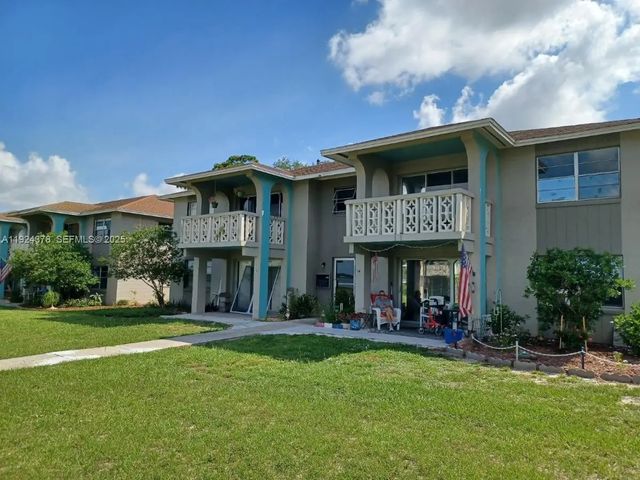 2 of 4 - 1015 Lakeview Drive, Sebring, FL