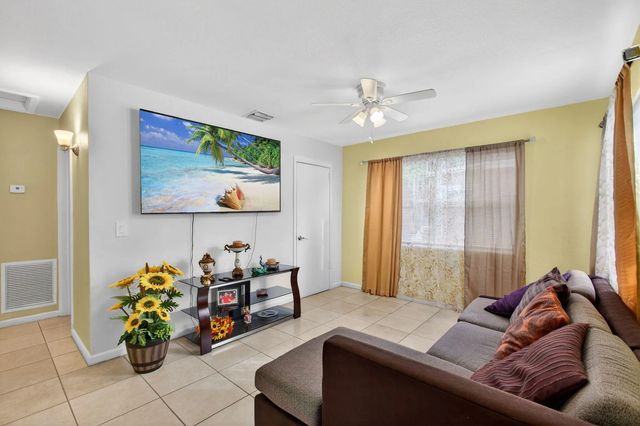 4 of 17 - 621 50th Street, West Palm Beach, FL