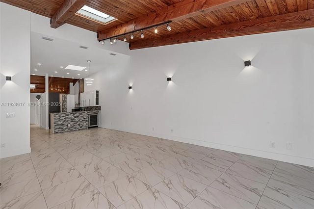 5 of 39 - 2621 S Parkview Drive, Hallandale Beach, FL