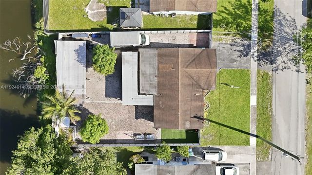4 of 8 - 2211 Nw 46th Avenue, Lauderhill, FL