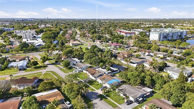 5 of 8 - 2211 Nw 46th Avenue, Lauderhill, FL