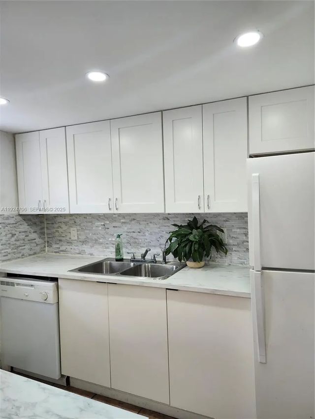 2 of 6 - 1100 Ne 9th Avenue #203, Fort Lauderdale, FL
