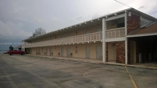 2 of 20 - 1001 Lakeview Drive, Sebring, FL