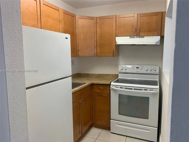 4 of 19 - 241 Se 9th Avenue #106, Pompano Beach, FL