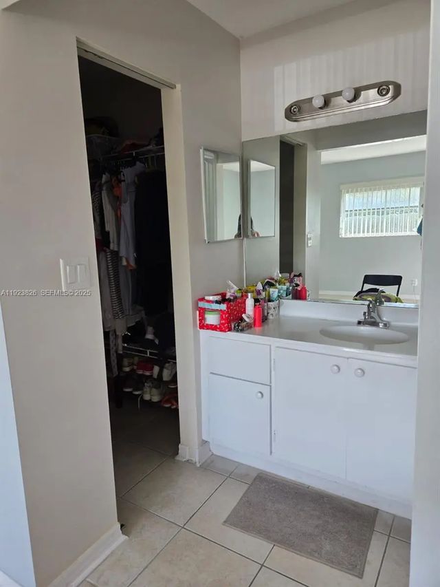 3 of 8 - 7837 Golf Cir Drive #310, Margate, FL