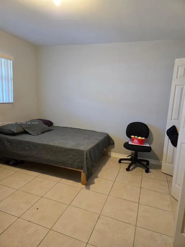 4 of 8 - 7837 Golf Cir Drive #310, Margate, FL