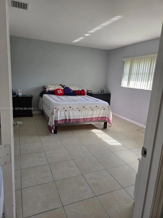 5 of 8 - 7837 Golf Cir Drive #310, Margate, FL
