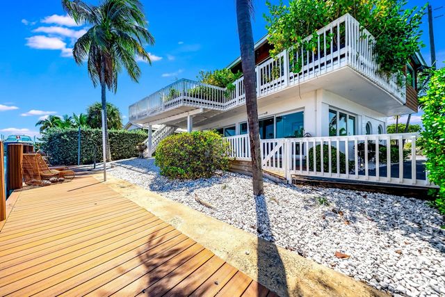 3 of 40 - 2200 Ne 26th Street, Wilton Manors, FL