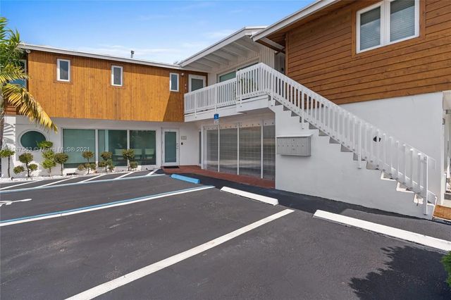 4 of 40 - 2200 Ne 26th Street, Wilton Manors, FL
