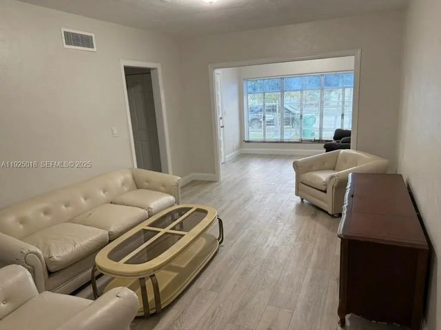5 of 16 - 2459 Nw 28th Street, Miami, FL