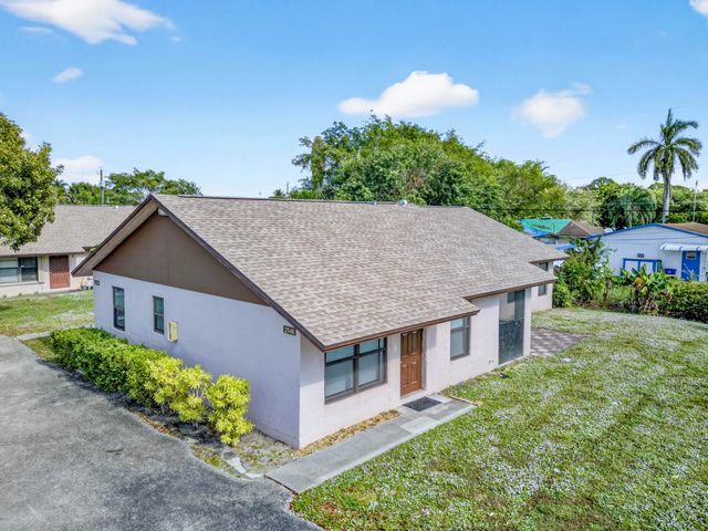 4 of 33 - 2548 Ida Way, West Palm Beach, FL
