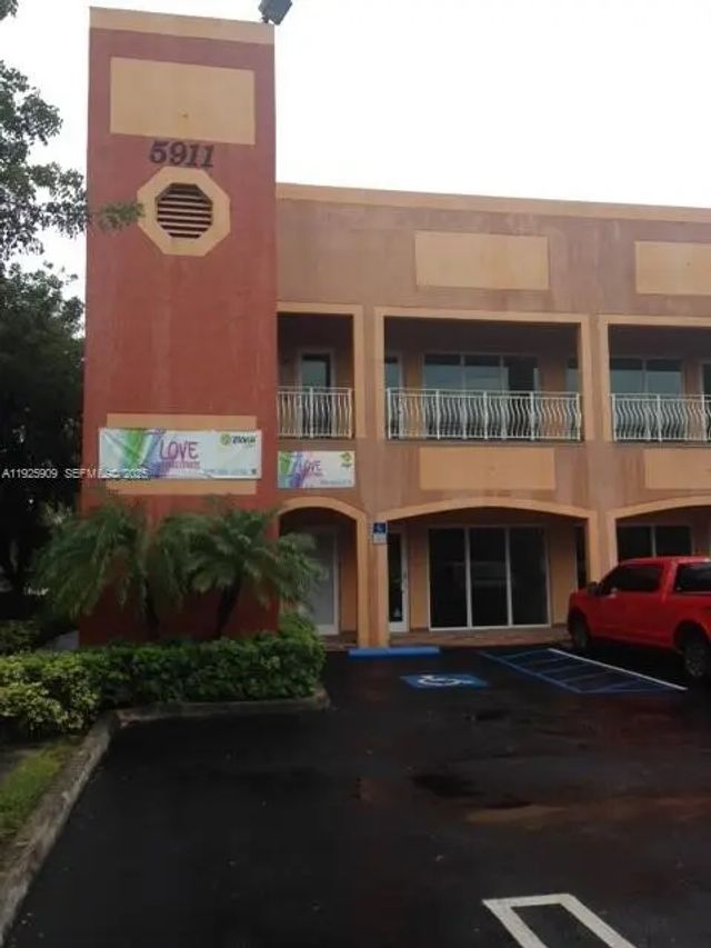 5911 Nw 173rd Drive, Hialeah