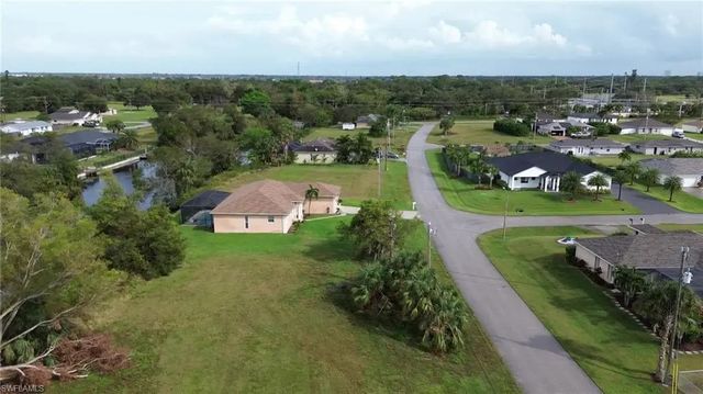 3 of 5 - 2221 Ne 25th Terrace, Cape Coral, FL