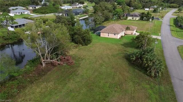 4 of 5 - 2221 Ne 25th Terrace, Cape Coral, FL
