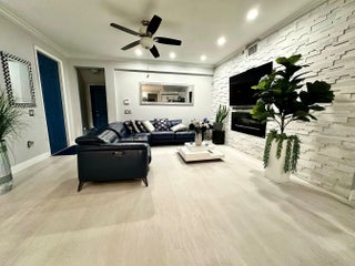 Photo of Listing #R11145880